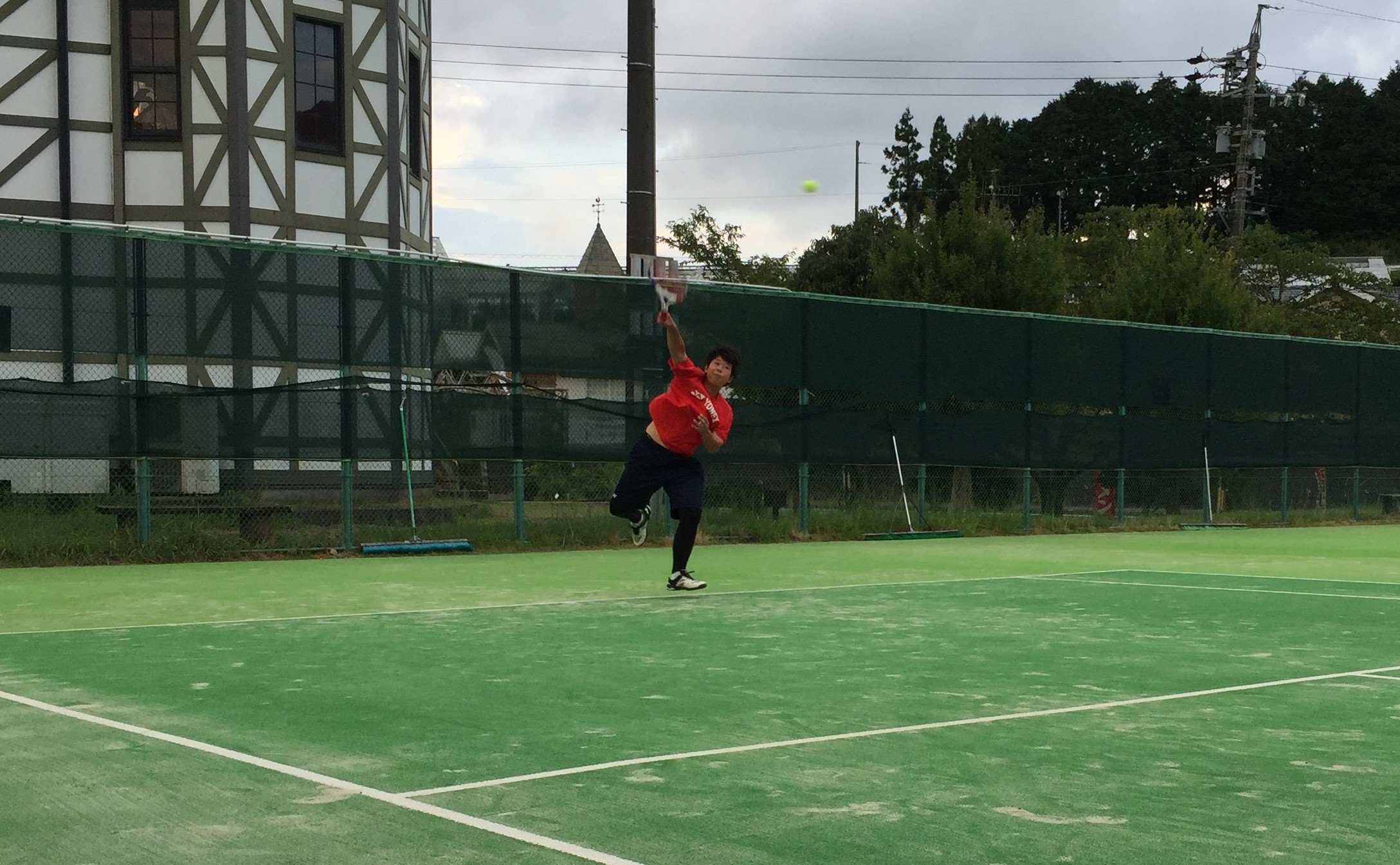 硬式テニス部、金谷高校との練習試合で技術を磨く！