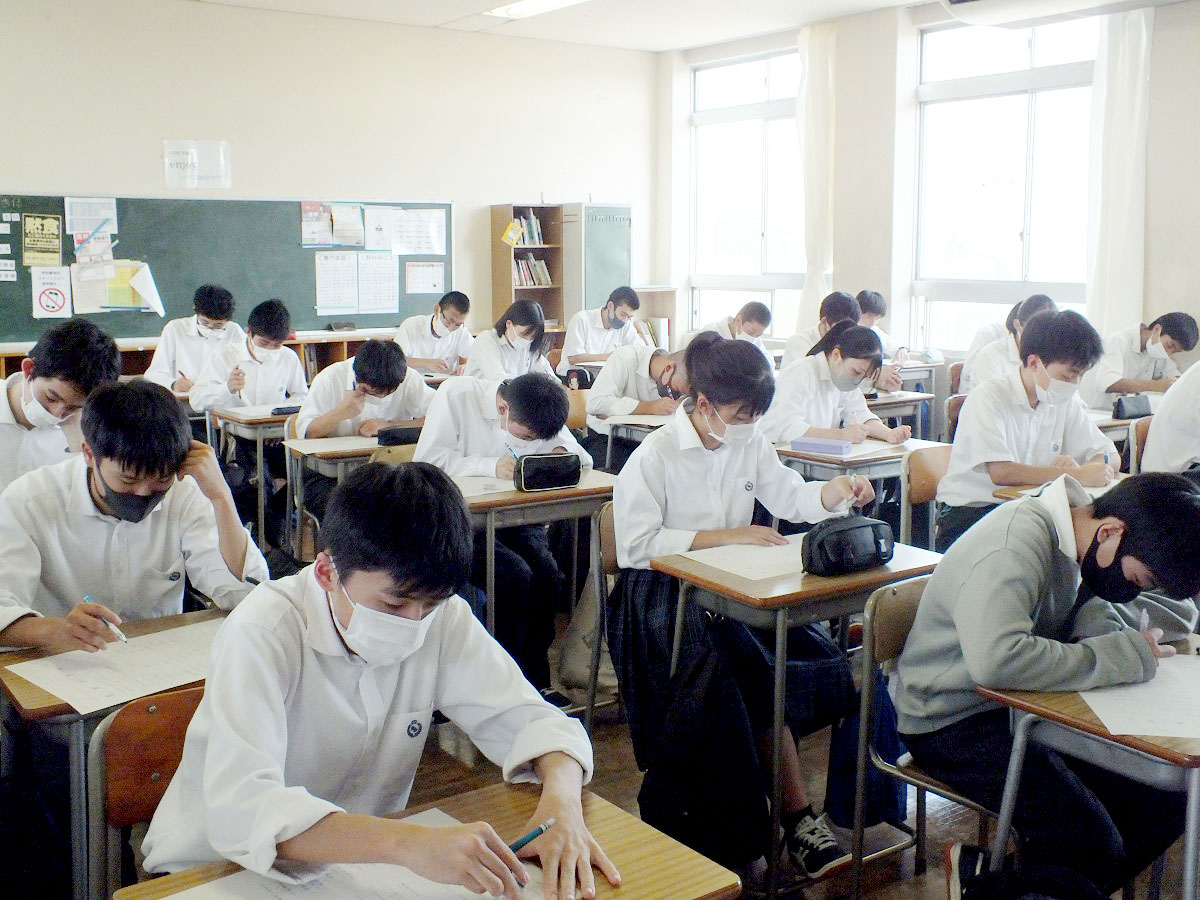 校内漢字テスト第４回実施…真剣に取り組みました！