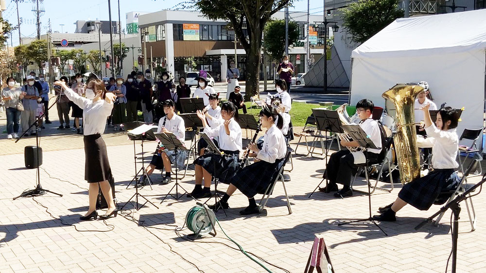 吹奏楽部３年ぶりのブラバンストリート参加…藤枝駅前で演奏してきました！
