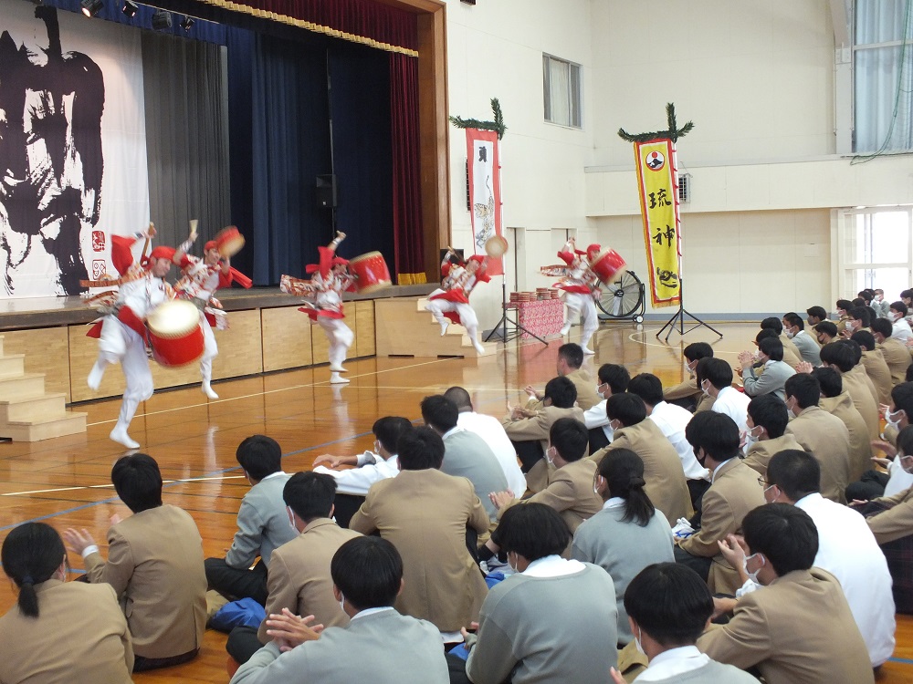 樟風祭文化講演会「琉神」（琉球伝統歌舞集団）による歌と踊りでおおいに盛り上がる！