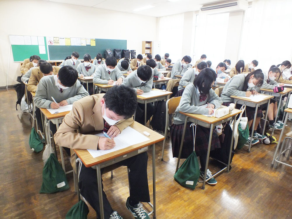 校内漢字テスト第５回実施…勉学の秋、漢字テストに臨みました！
