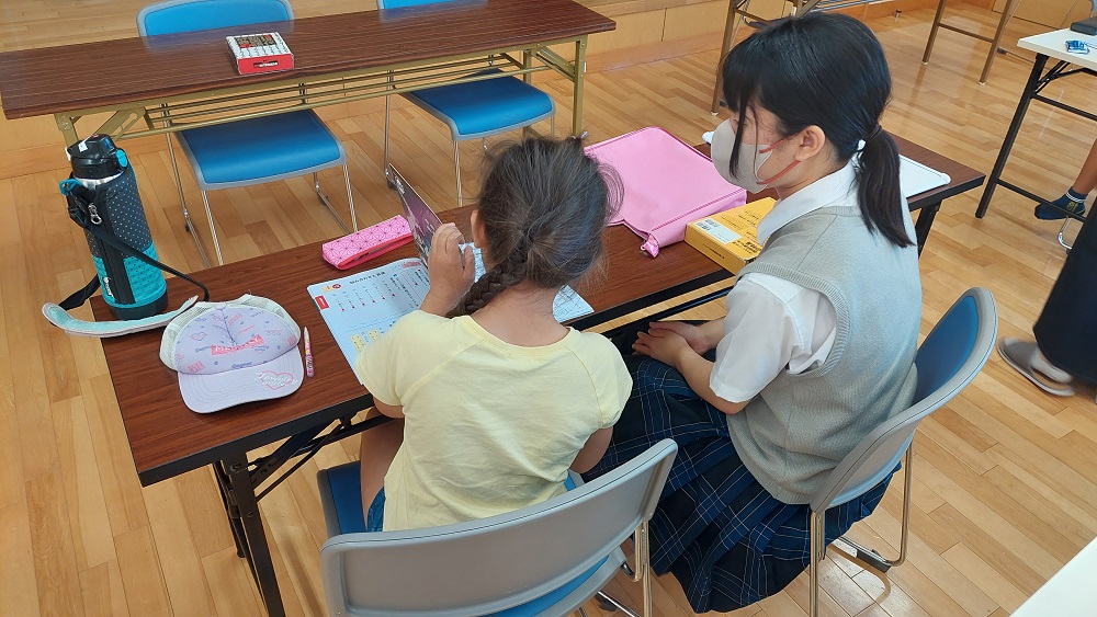 三ツ合町寺子屋ボランティアに20人参加…小学生の夏休み宿題をサポートしました！