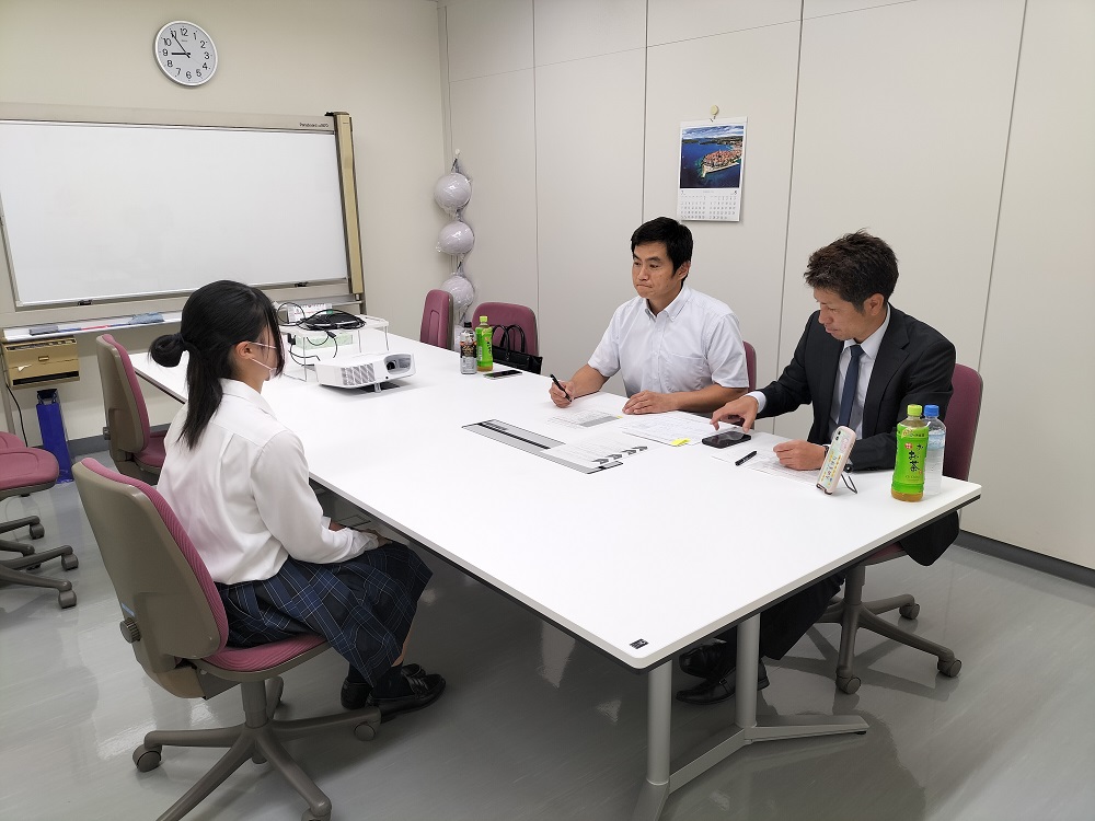 ３年就職希望者、YEG（島田商工会議所青年部）模擬面接で本試験への技量高める！