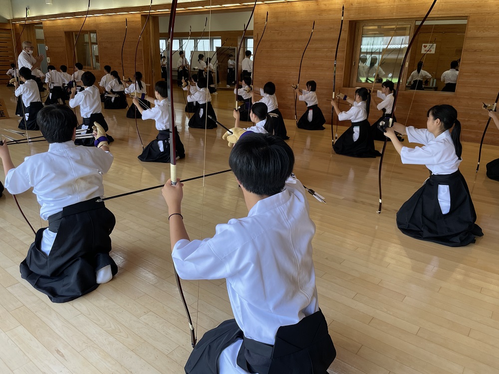 弓道部、静岡県弓道連盟講習会に参加…弓道の奥深さを体感しました！