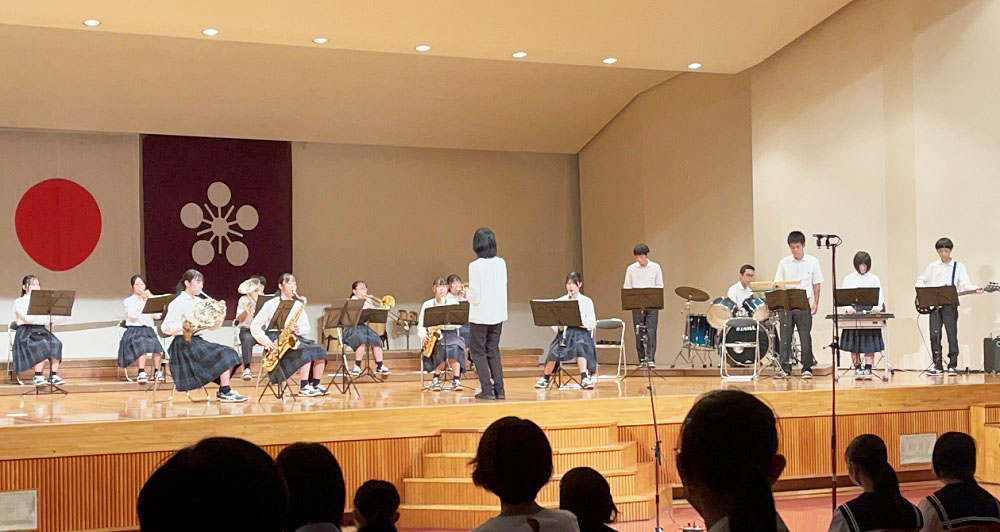 吹奏楽部静岡県私学音楽祭…緊張するステージで立派に演奏を披露しました！