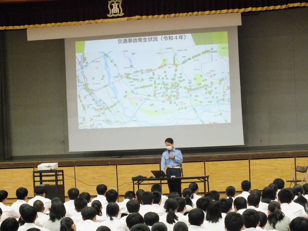 １，２年生交通安全講習…島田警察署、安全協会の皆さん丁寧な説明をありがとうございました！