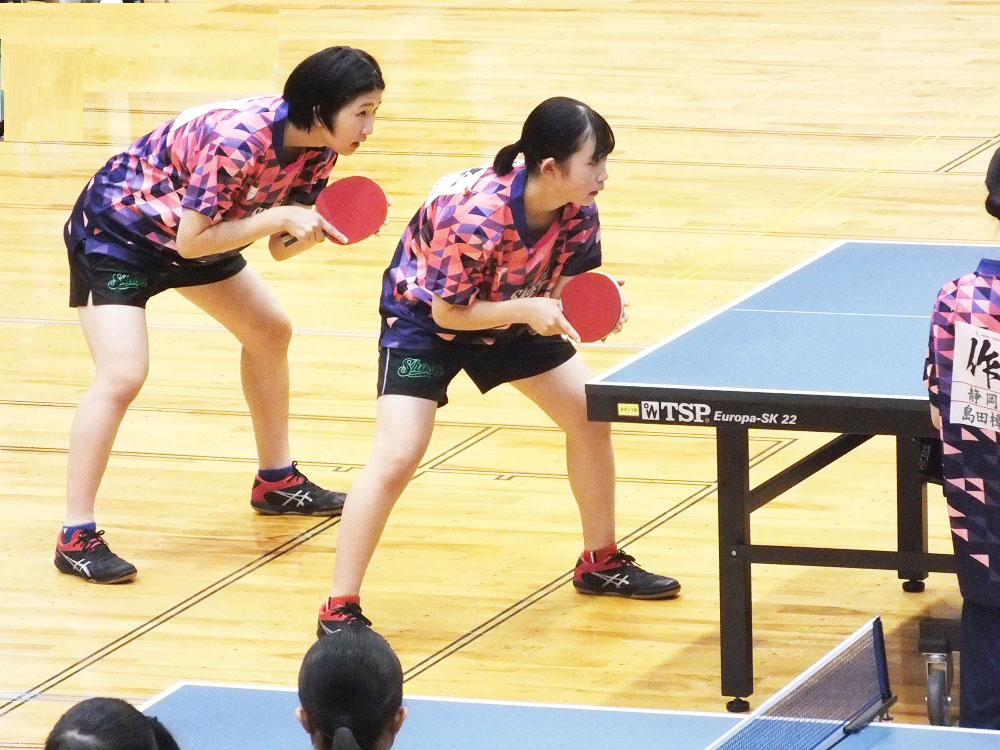 卓球部新人戦県大会団体戦…女子見事な準優勝、男子も全力の戦いを見せる！