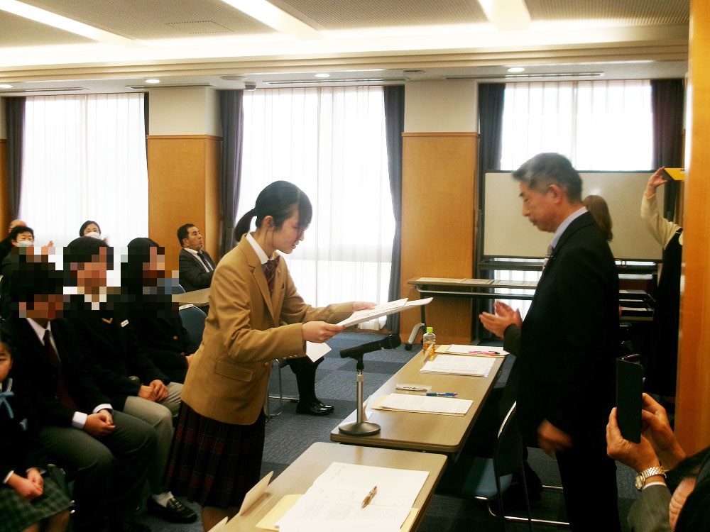 令和５年度私学協会奨励賞受賞…太田さん、村松さん（ともに38HR）おめでとうございます！