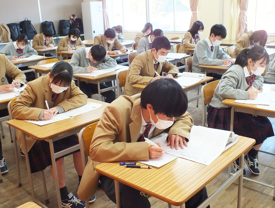 今年度最後の漢字検定…１，２年生48人が合格をめざして真剣に取り組みました！