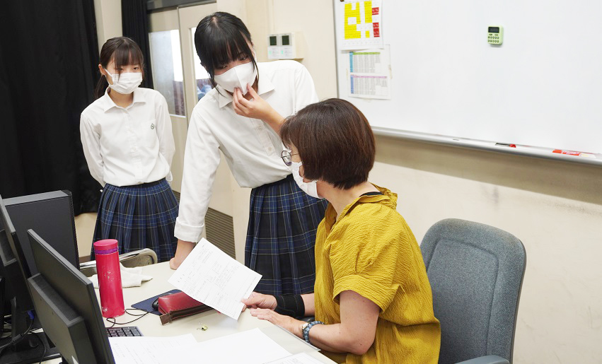 ３年生進路サポート実施…履歴書作成、面接練習に真剣に取り組みました！