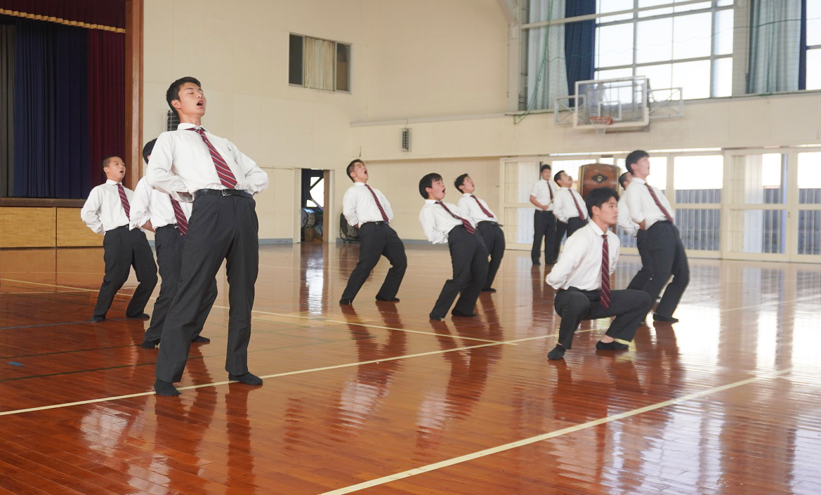 応援団３年生を送る会…1,2年生が感謝をこめてエールを送りました！