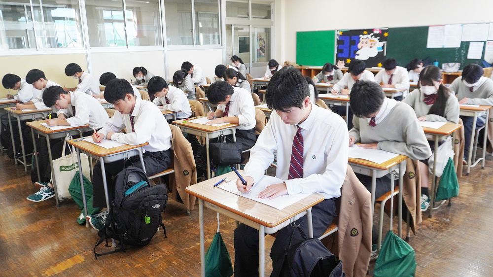 校内漢字テスト第６回…３年生は高校生活最終回の漢字テストを頑張りました！