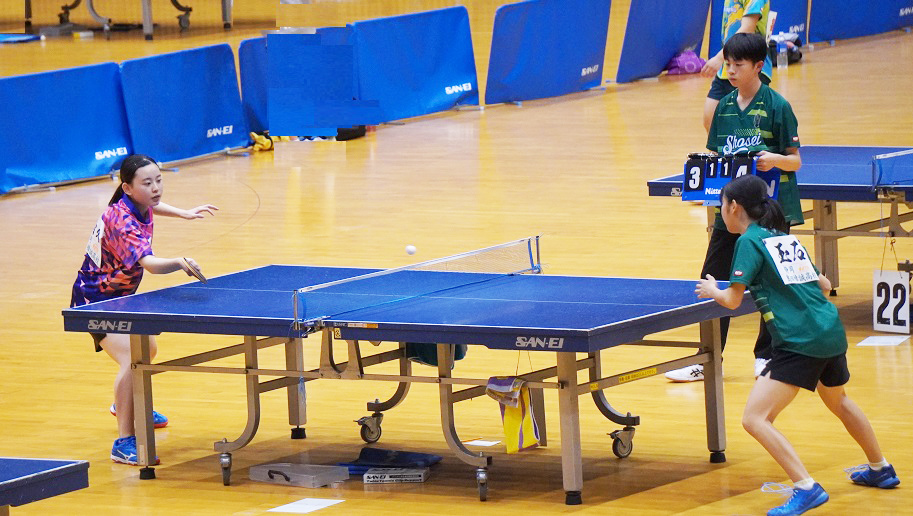 卓球総体中部大会シングルス…女子の部で玉石さん優勝、清水さん準優勝、男女合わせ13人が県大会へ！