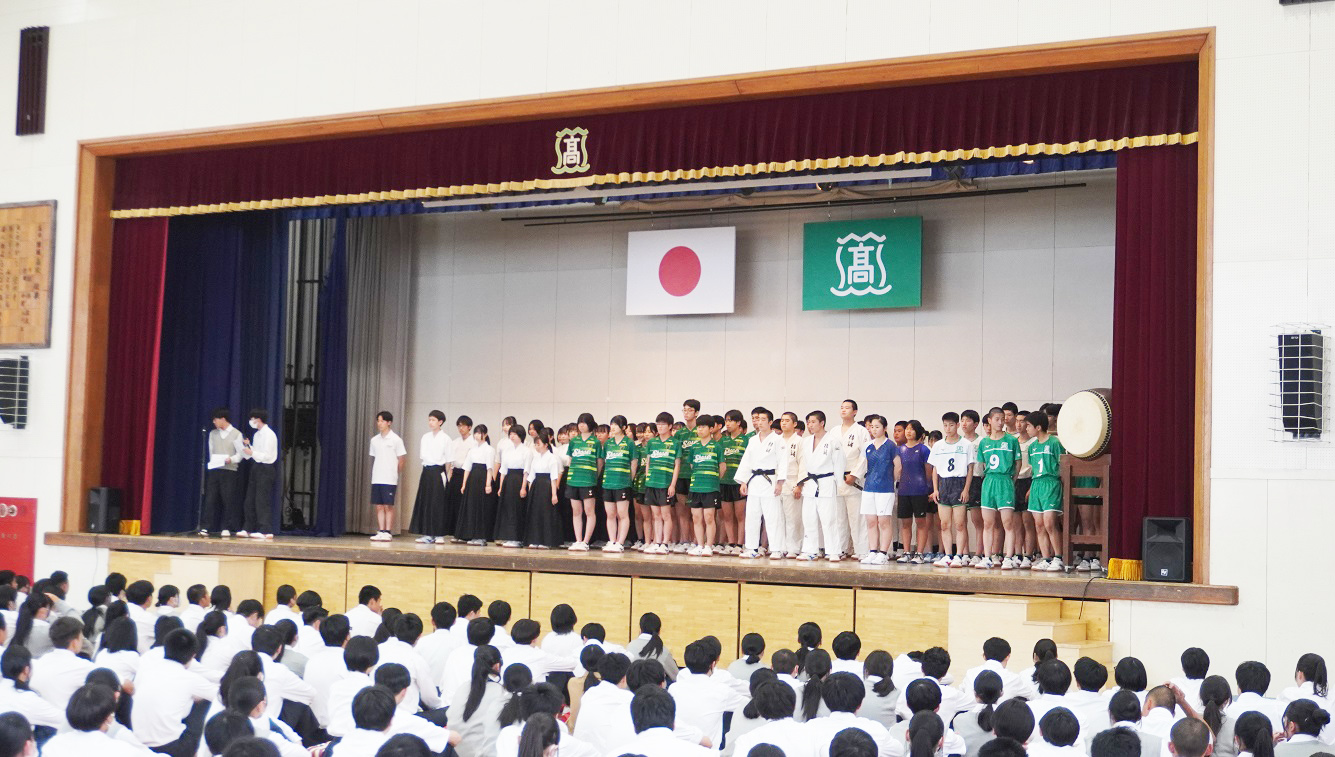 インタハイ県大会壮行会…６つの県大会出場部活動に全校でエールを送りました！