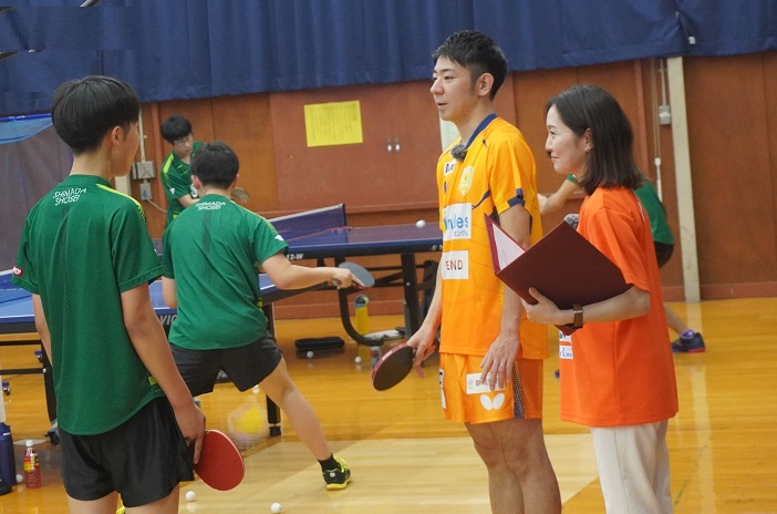 静岡ジェード町飛鳥選手兼監督、樟誠高校に来校して卓球部を熱血指導！