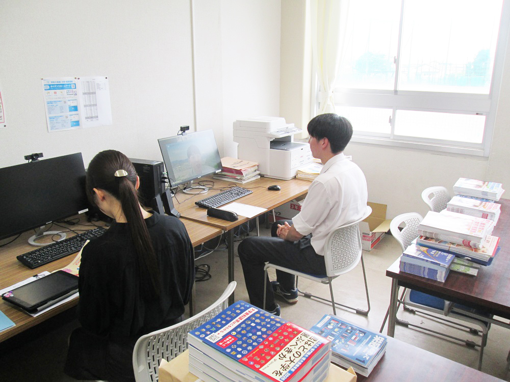 キャリア探究３年オンライン企業説明会＆公務員対策講座…進路実現に向けて！