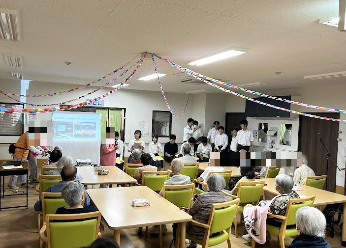 演劇部、メルシー島田（デイサービスセンター）で島田空襲朗読劇を披露！