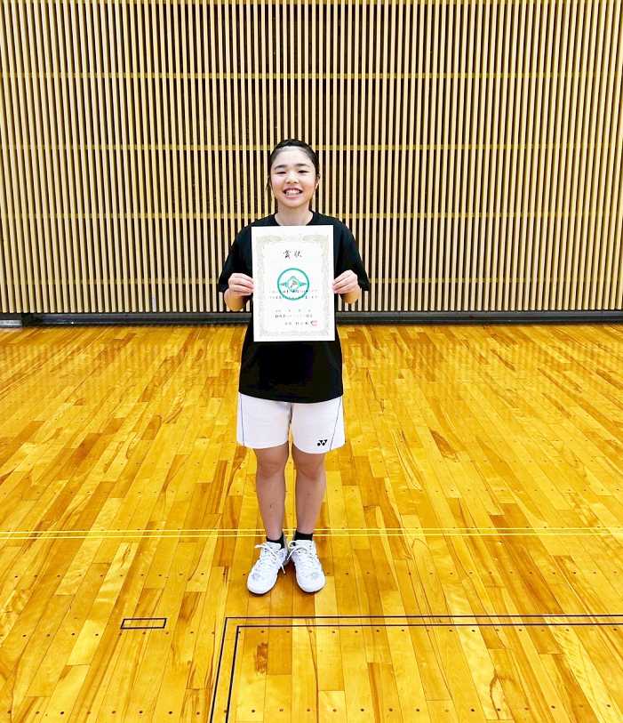 バドミントン選手権大会中部大会…五十右さんが女子シングルスで優勝！
