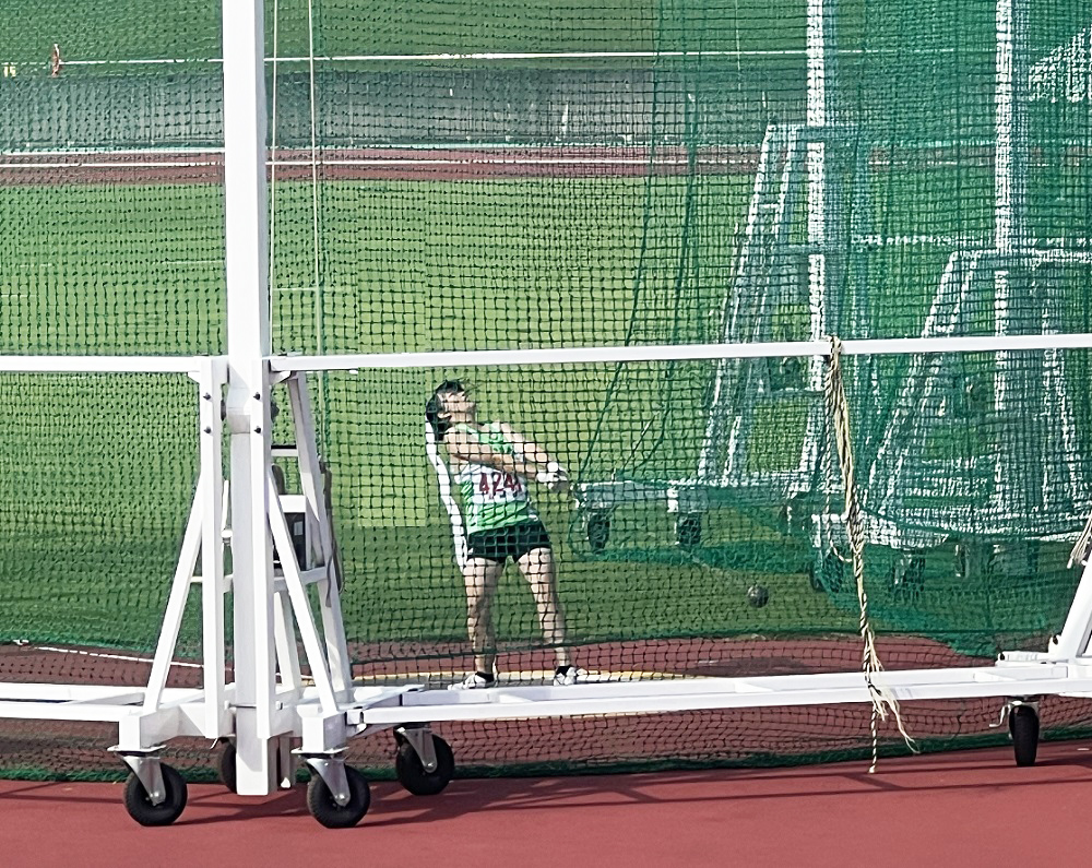 陸上部松井さん、女子ハンマー投げで県大会出場！