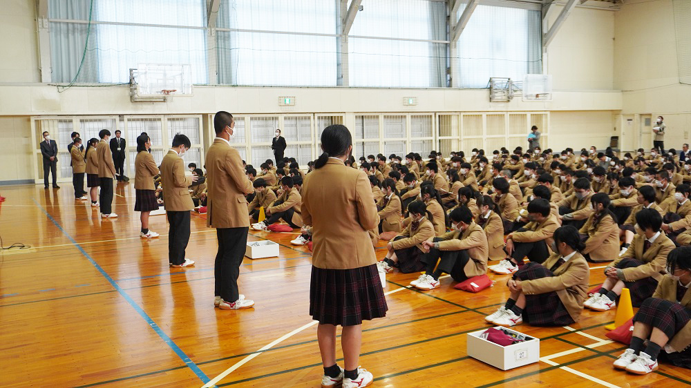 ２年生修学旅行（11/25～11/28）結団式…生徒たちが充実した研修への決意を語りました！