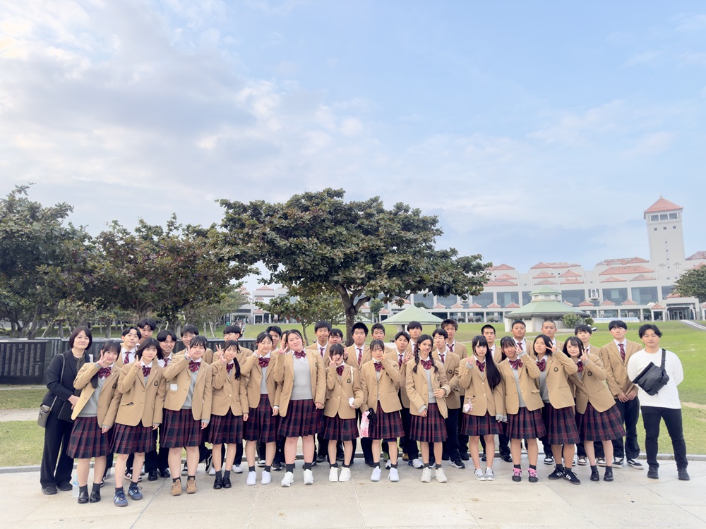 ２年生修学旅行出発（初日）…沖縄に元気一杯出発しました！