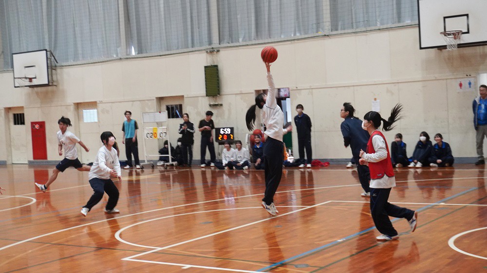 ３年生球技大会…寒さを吹き飛ばす熱気で学年全体が盛り上がりました！