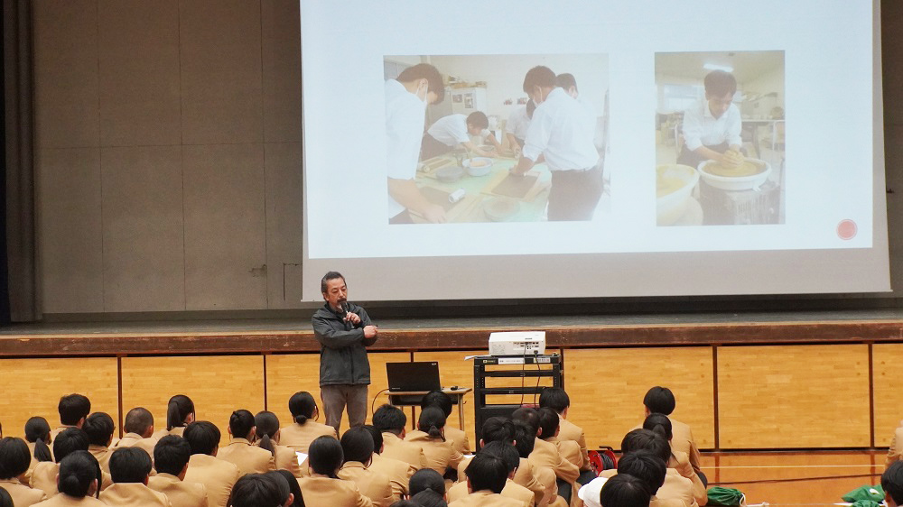 １年キャリア探究コース「総合選択」説明会…来年の選択学習に期待が膨らみました！