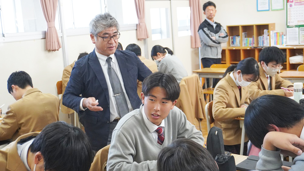 進学探究コース（夢プロ授業）…ゲストティーチャー山田邦彦先生による特別授業！