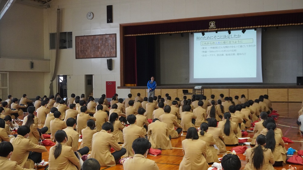 ２年キャリア探究コース「総合選択」説明会…来年の進路を考え真剣に聞きました！