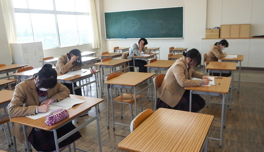 １年生一斉英語検定…学校全体で検定試験チャレンジを後押ししています！