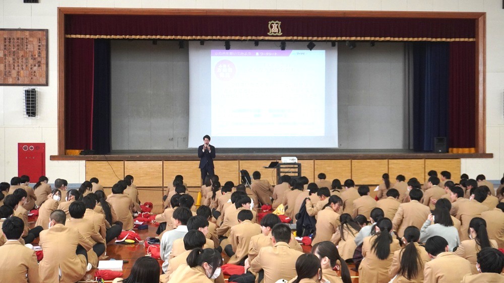 ２年生進路講演会…自己分析ワークでよりよい進路選択を考えました！