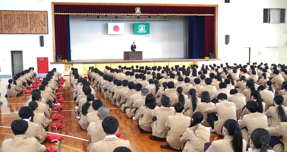 令和７年度末終業式…１，２年生の皆さん、今日の成果は１年間の努力の結果です！