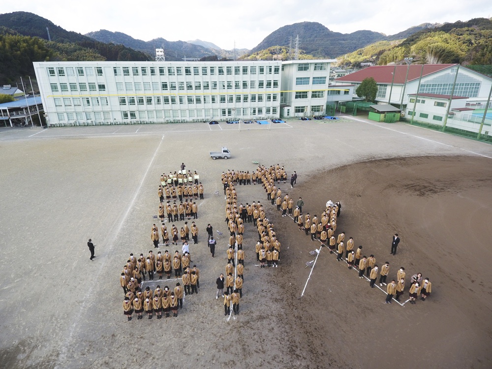 100周年事業「人文字」リハーサル…２年生が「誠」にチャレンジしました！