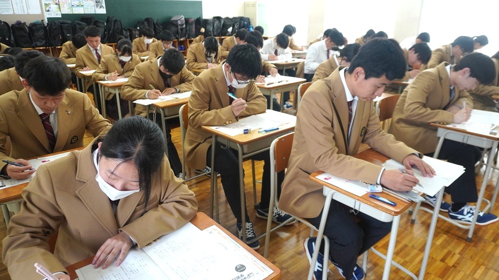 基礎力診断テスト…新年度初めてのテストに緊張しつつ真剣に取り組みました！