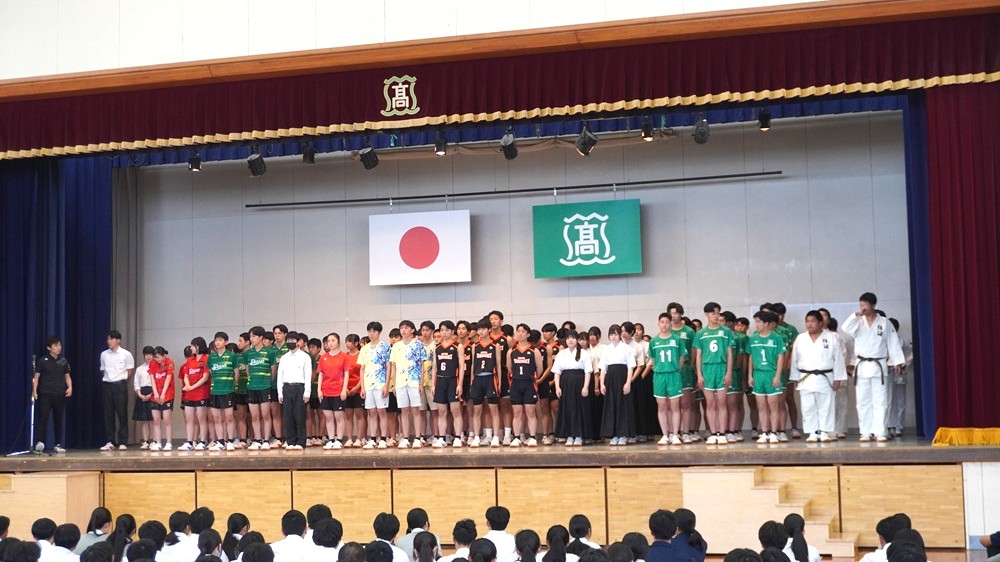 県大会壮行会…県大会出場８部活にエールを送り健闘を祈りました！