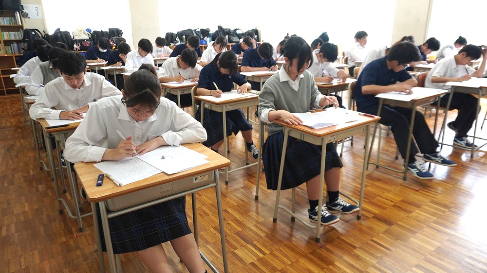 １学期中間テスト…今年度初の全校一斉テストに真剣に取り組んでいます！