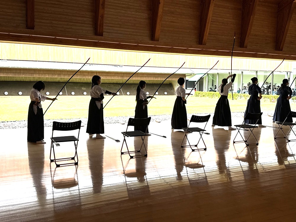 弓道部高校総体団体戦県大会…緊張感ある大舞台で懸命のパフォーマンス見せる！