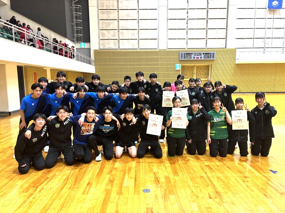 卓球部総体県大会、学校対抗の部…女子準優勝、男子ベスト８の活躍！