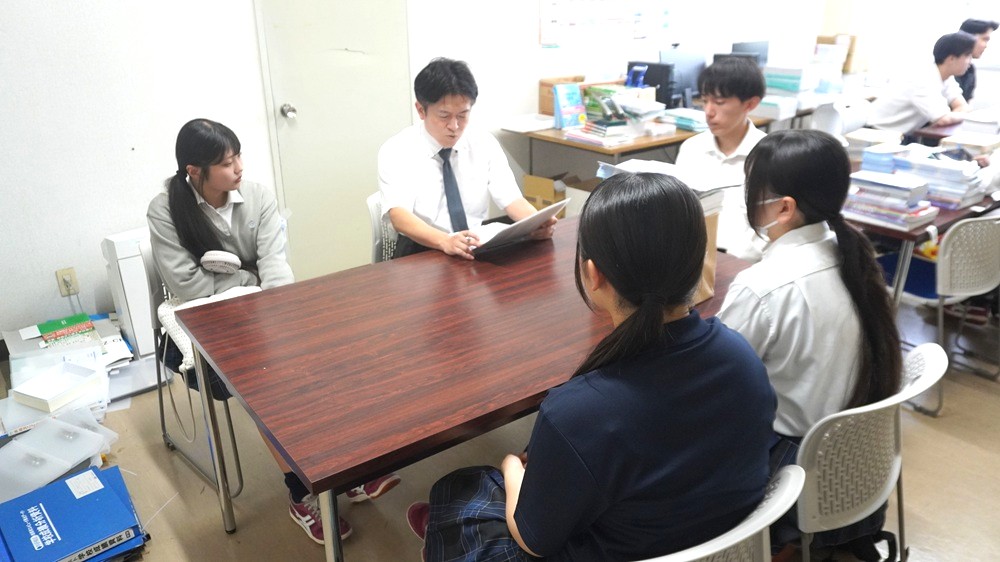 ３年生進路集会（第２回）…担当の先生と進路実現に向け動き出しました！