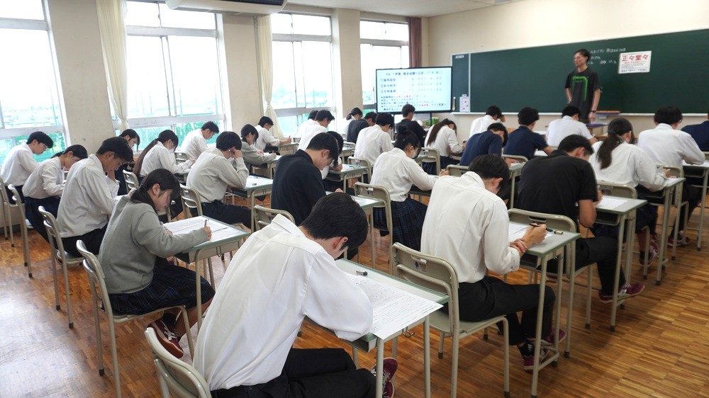 全学年全コース１学期期末テスト開始…特に３年生の真剣さが伝わってきます！