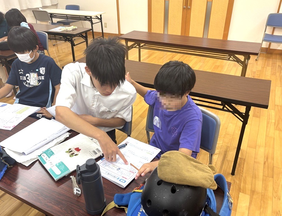 三ツ合町（小学生向け）や島田一中の夏休み寺子屋に本校生がボランティアとして参加！
