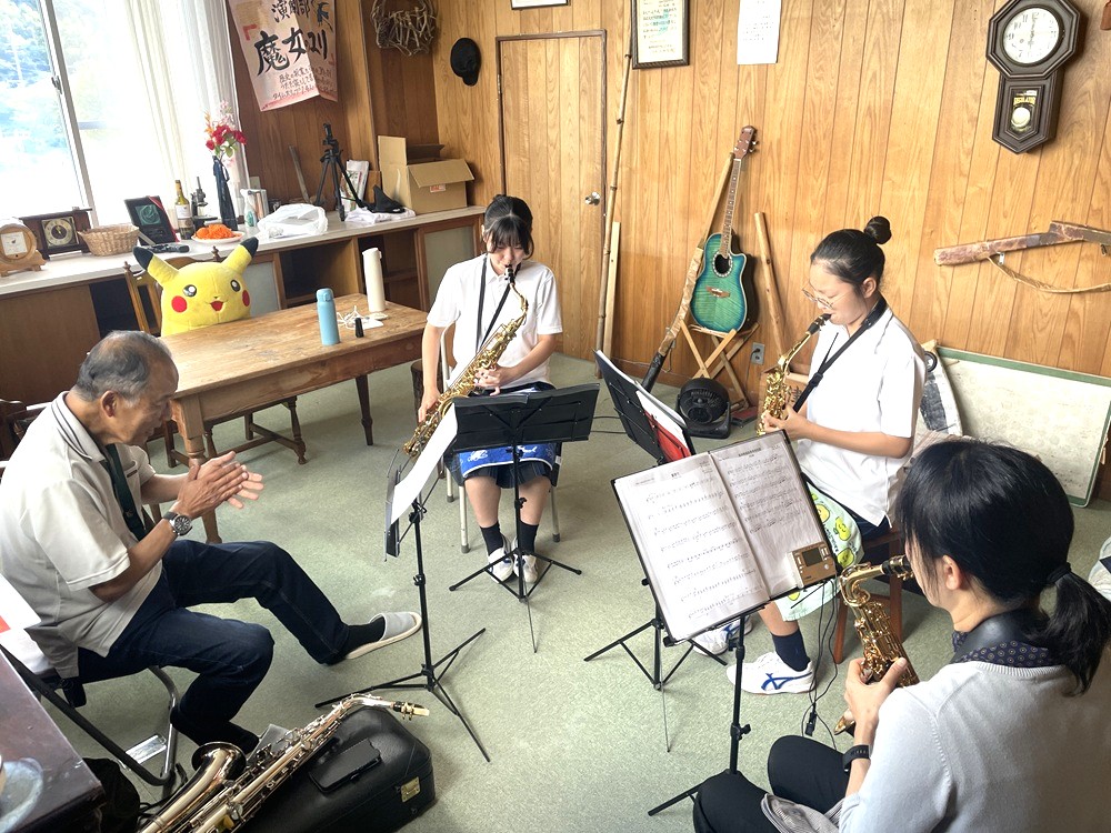 吹奏楽部は島田交響吹奏楽団からの直接指導でレベルアップを図りました！
