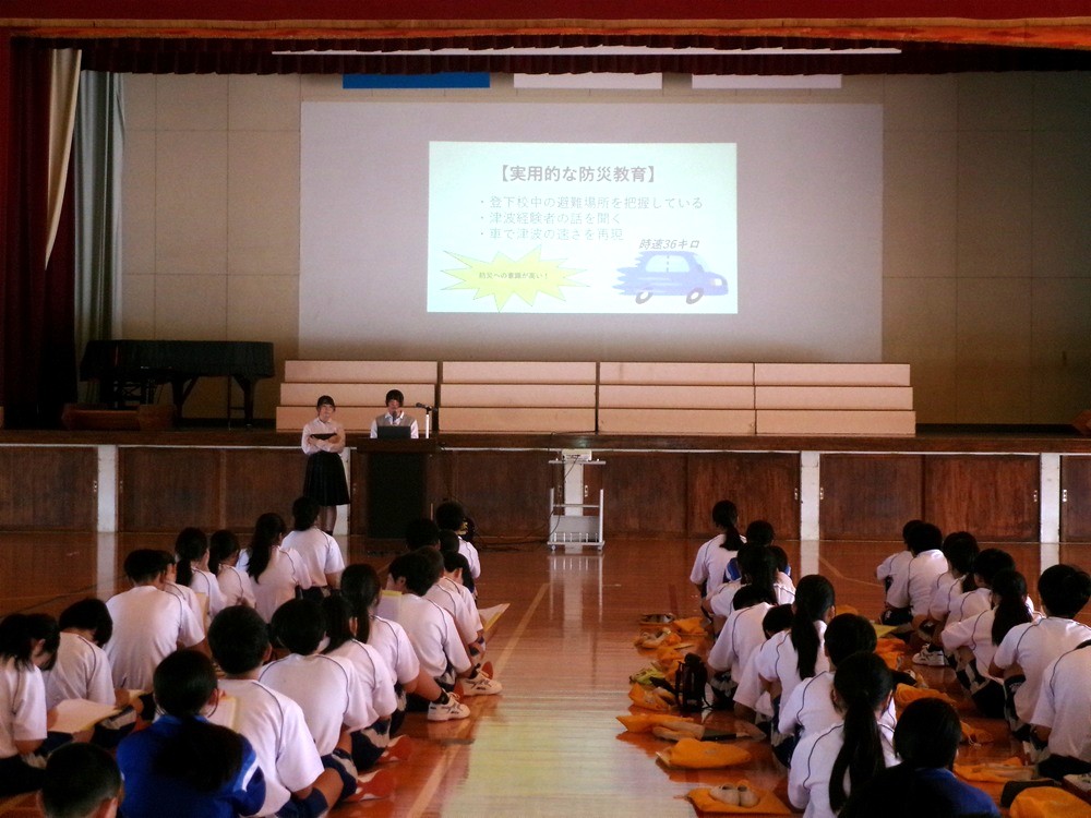特進コース３年八木さん、藪田さんが相良中学校防災講座の講師を務めました！